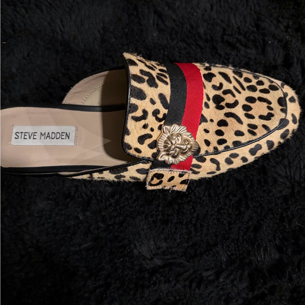 Steve Madden Leopard Print Flats/Mules w/Red/Black and Gold Lion Accents - Picture 3 of 5